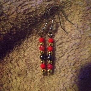 Beaded red gold black hook earrings new in pk